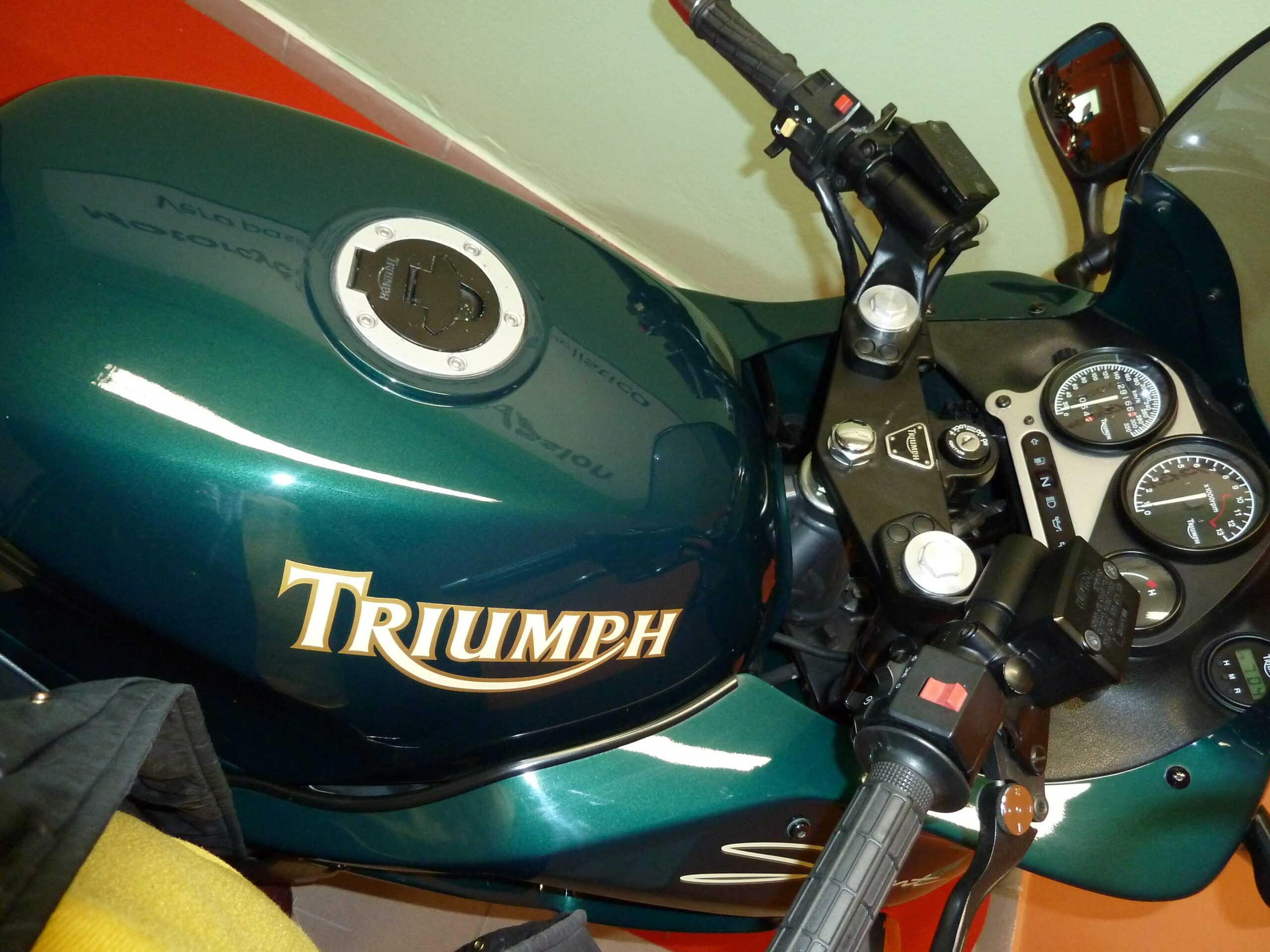 Triumph Sprint 900