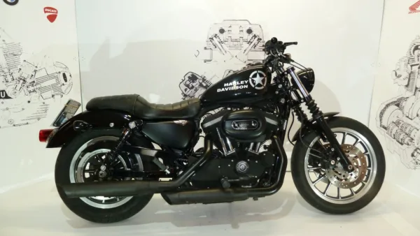 HARLEY DAVIDSON SPORTSTER 883 R